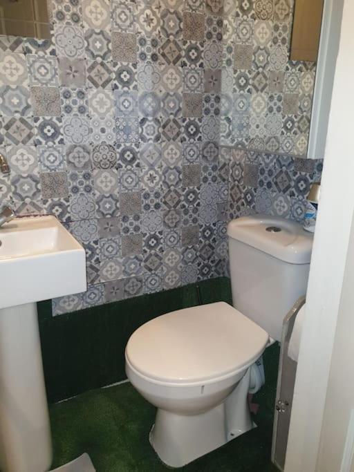 Spacious Bedroom With Private Bathroom. Abbey Wood Ngoại thất bức ảnh